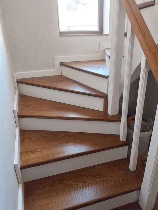 Scări lemn masiv, balustrade, trepte, contratrepte