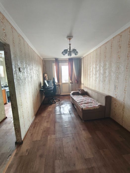 продам 1 комнатную момышулы 40а