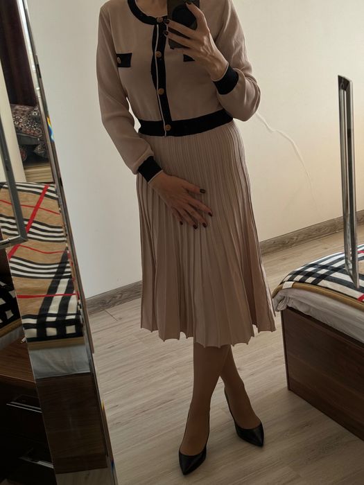 Платье длины миди утепленное