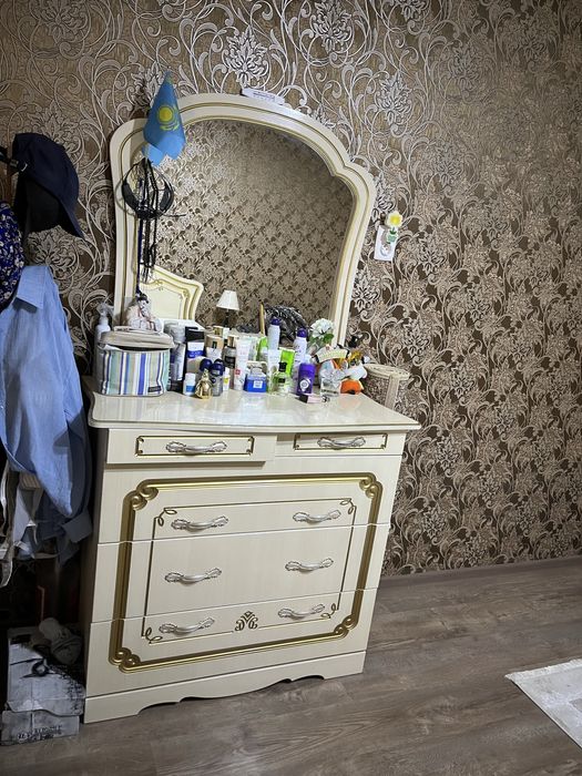 Спальный гарнитур б/у в хорошем состоянии