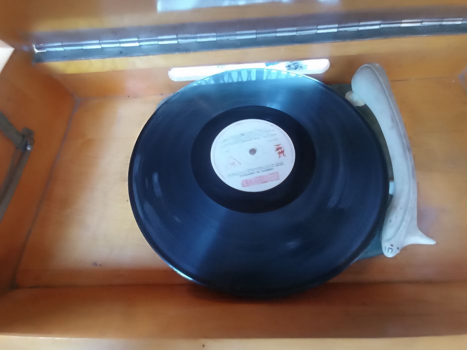 Radio vindage cu pickup darclee 1961 piesa de colecție