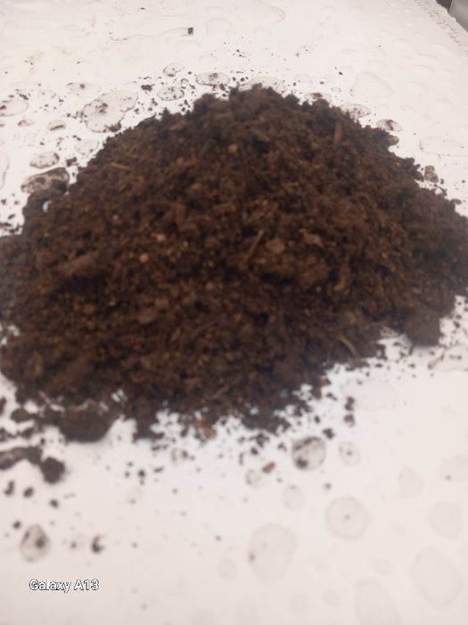 Compost ,mranita pentru legume si flori.