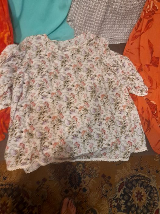 Продаю блузки, туники,платья