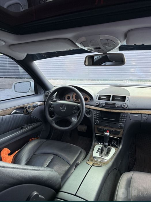 Mercedes Benz  W211
