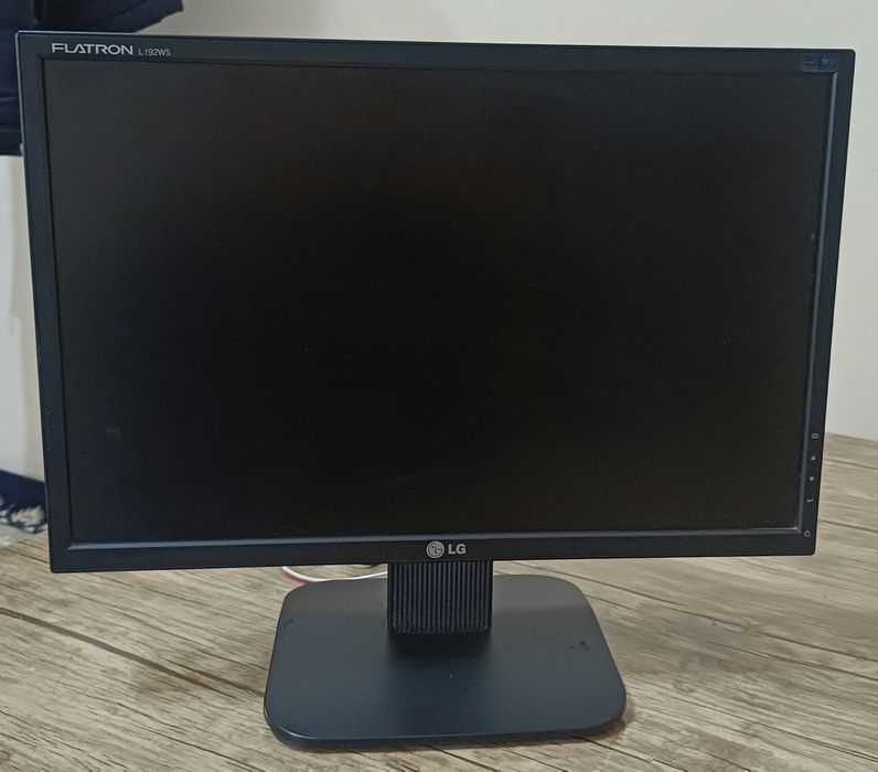 Мониторлар 2та сотилади 19дюм