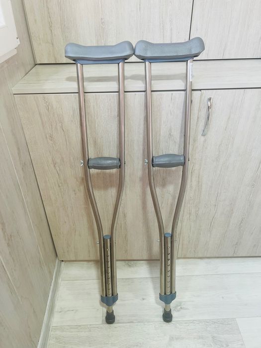 Продам детские костыли