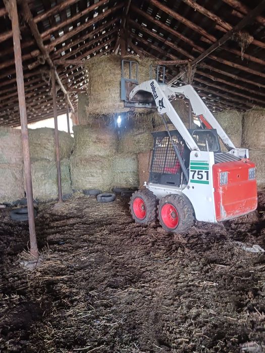 Inchiriez BOBCAT-Execut demolari, debarasari de moloz, sapaturi