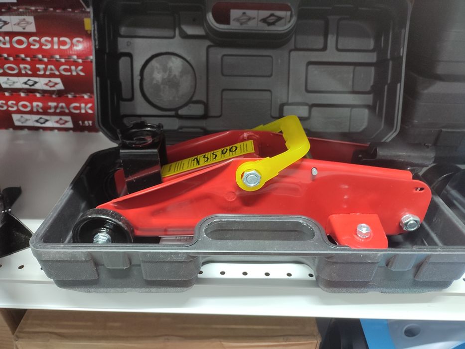 Домкраты , широкий ассортимент