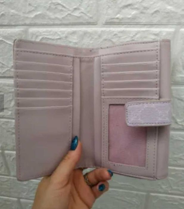 Дамски портмонета