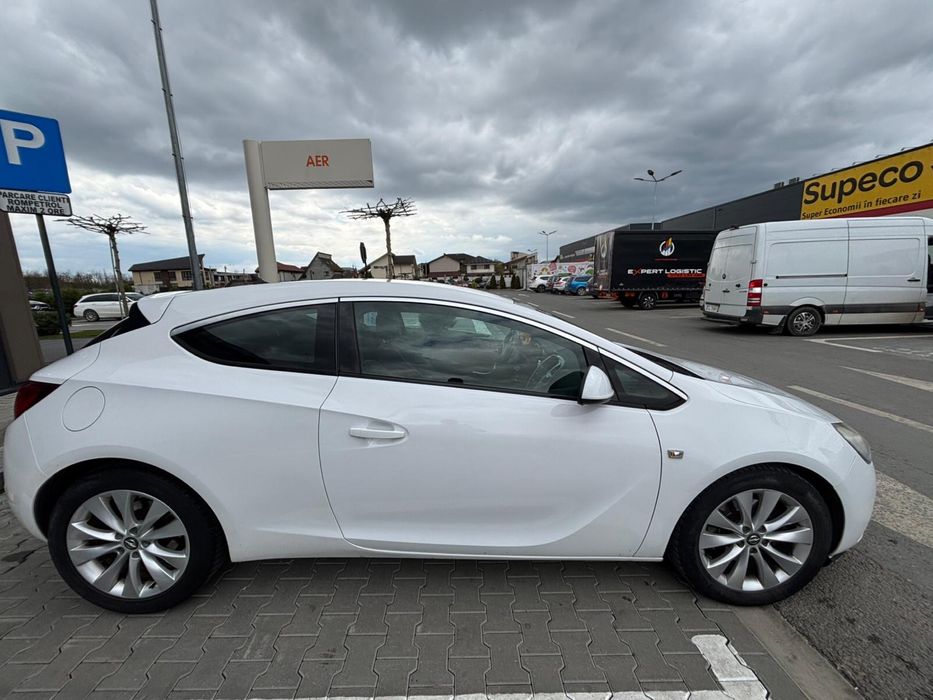De vanzare  Opel Astra J GTC 2013
