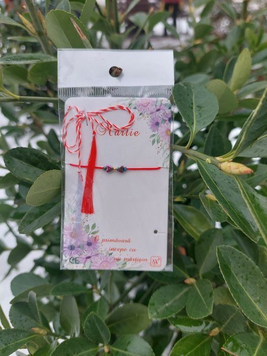 Martisor inimi hametit și aur 8k