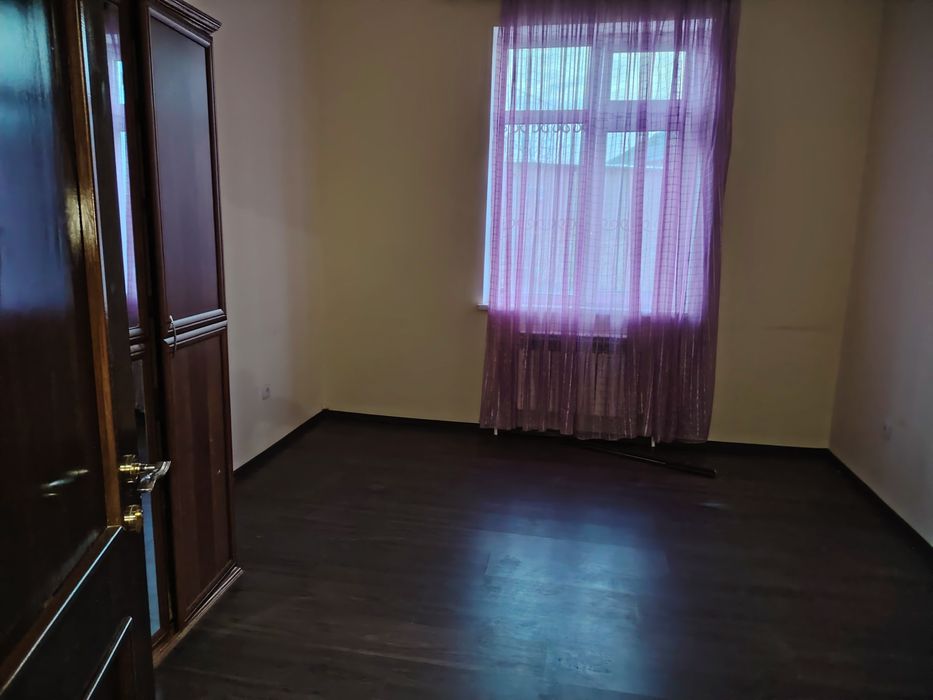 Ижарага Уй. Човкай тарафда наъмунали котедж