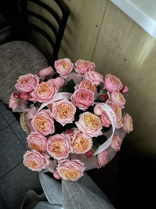 Цветы в корзине свежые