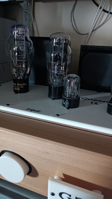 Само с поръчка! Лампов усилвател Queen Alpha 300B