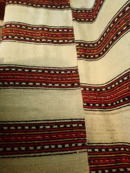 Тъкани черги,килими, черджета и торбички.