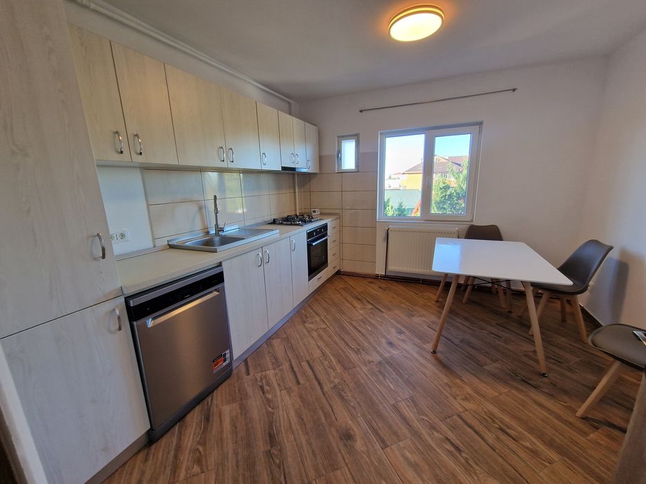 Inchiriez apartament 3 camere