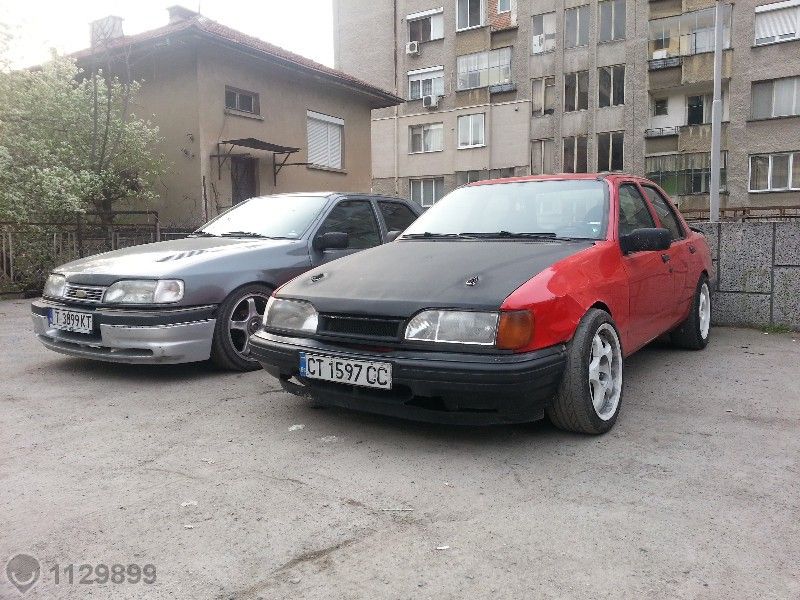 Продавам Форд Сиера 91 година седан на части 3 броя