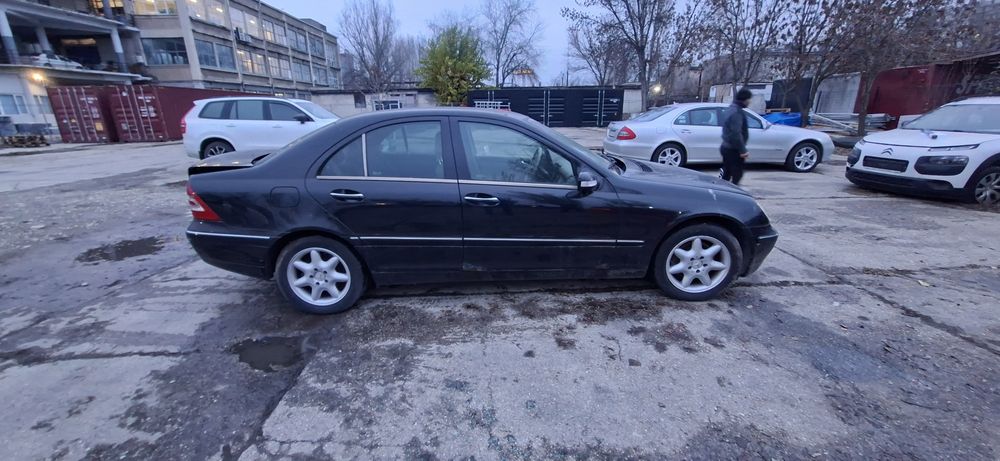 Dezmembrez Mercedes Benz c 240  2.6B 2001
