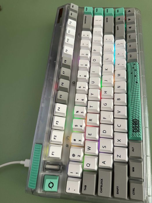 Tastatura mecanica fara fir iQunix OG80 Wormhole, RGB, Gold Pink