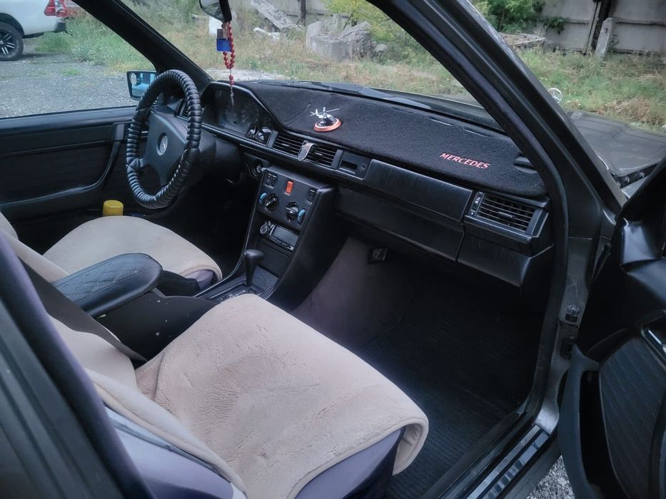 Продам Мерседес 124 Е230