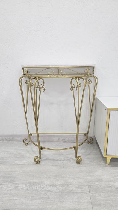 Продам столик консоль абсолютно новый