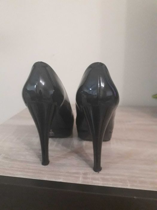 Дамски обувки с висок ток