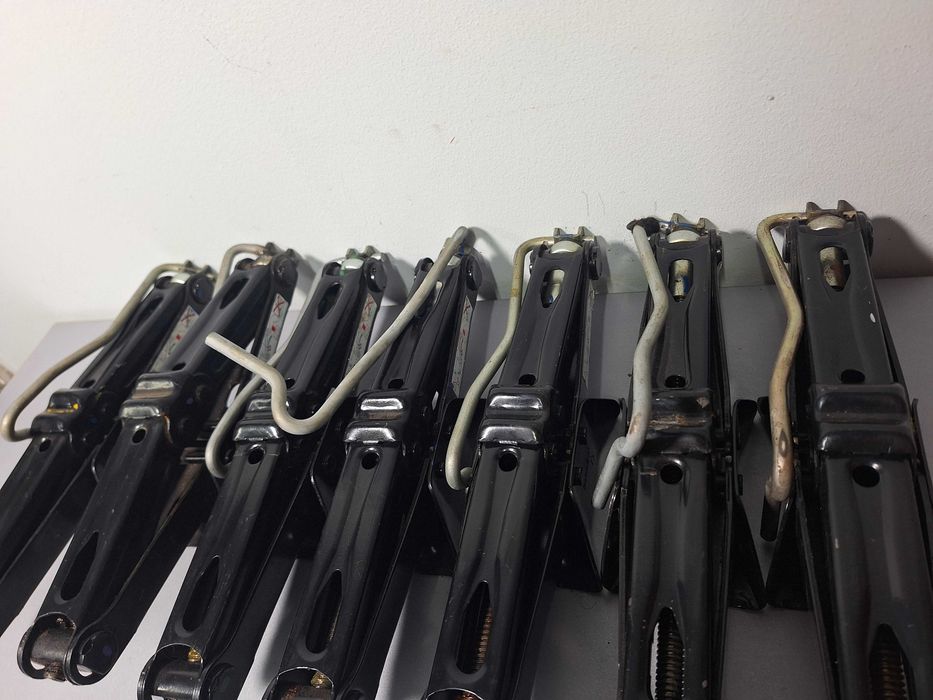 Cric AUTO OEM Peugeot 308 408 208 Partner 2008 / Citroen 9649243380