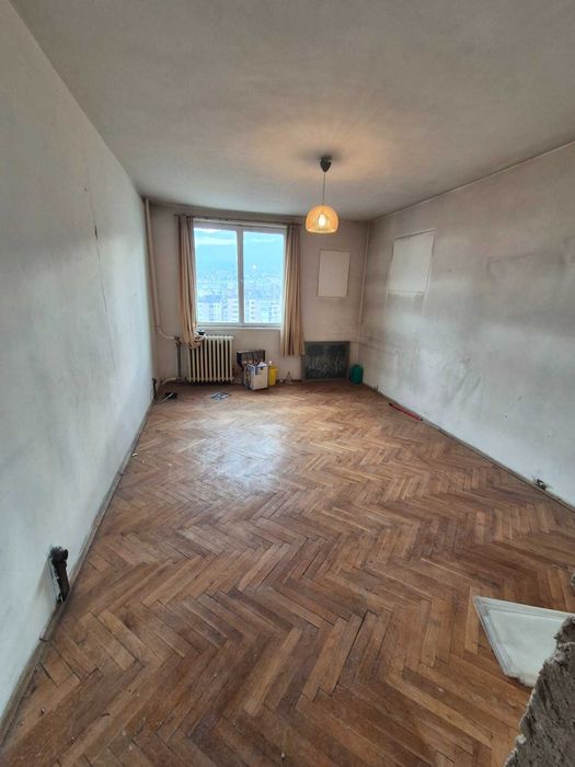 София , 30 кв,Естествен дъбов паркет – използван, в много добро състоя