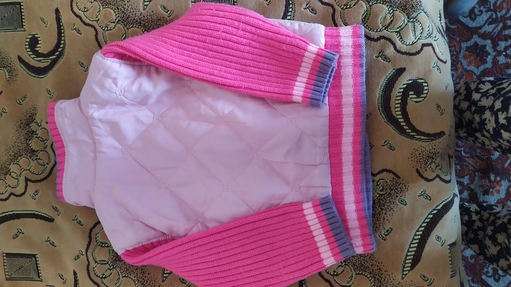 Продаётся детский жемпер на девочку 2х-3х лет.