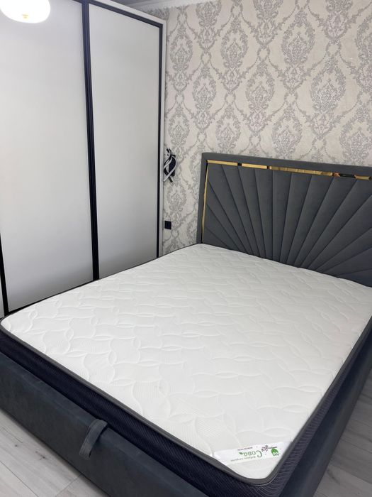 Продам стильную кровать с матрасом