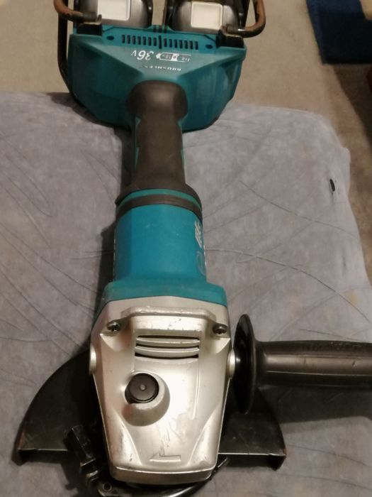 Безчеткова Makita DGA 700