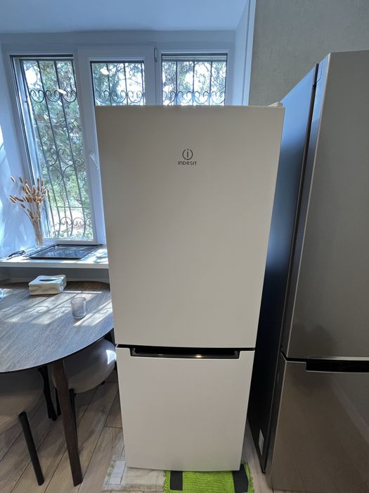 Холодильник INDESIT