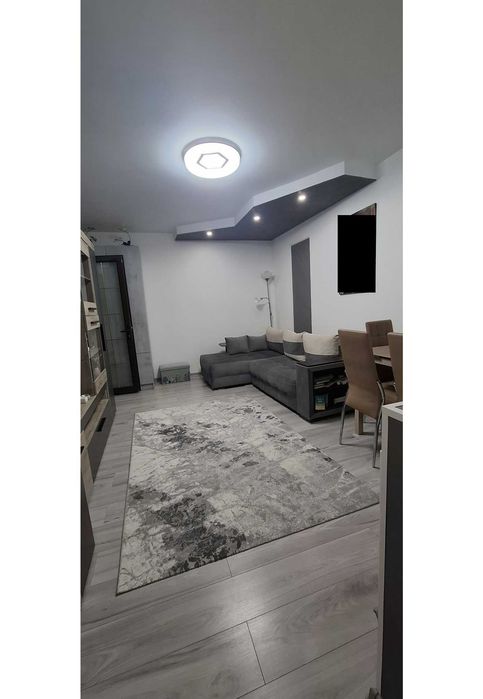 Vand apartament cu 3 camere