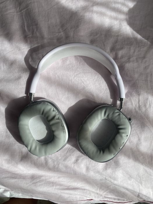 Casti wireless over-ear