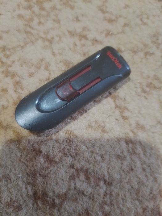 SanDisk флешка .