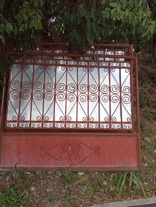Vând porți și gard din fier(stare buna)