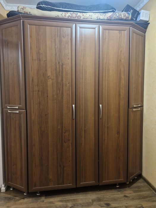 Продам шкаф (2 на 2.25)