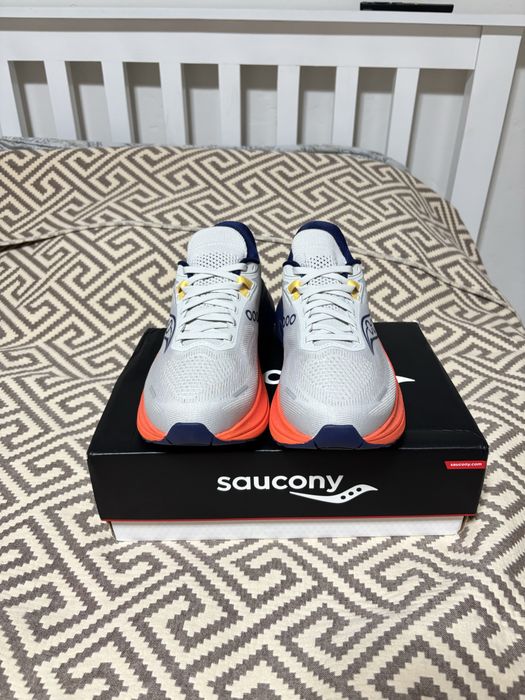 Продам оригинальные новые кростовки saucony