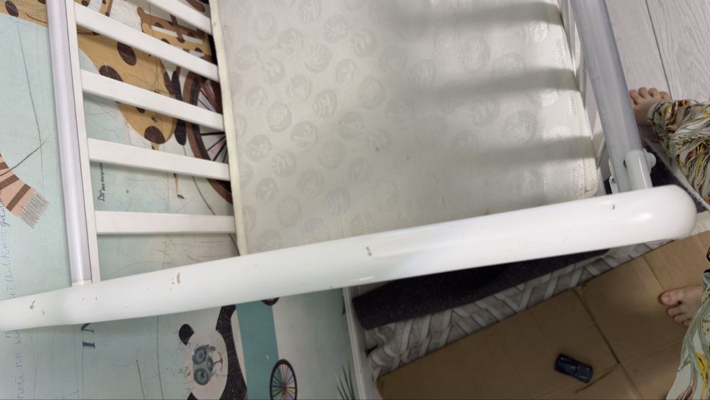 Продам манеж и комод в белом цвете.