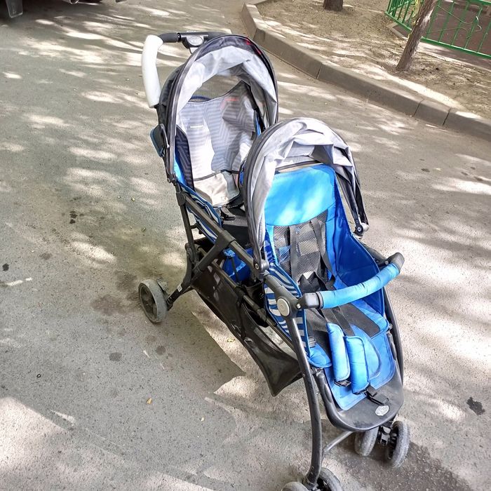 Двухместная коляска