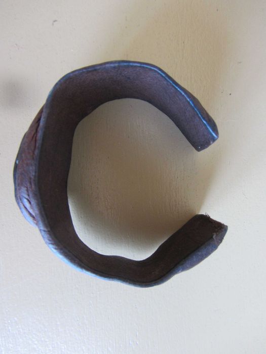 Дамска кожена гривна авторска естествена кожа