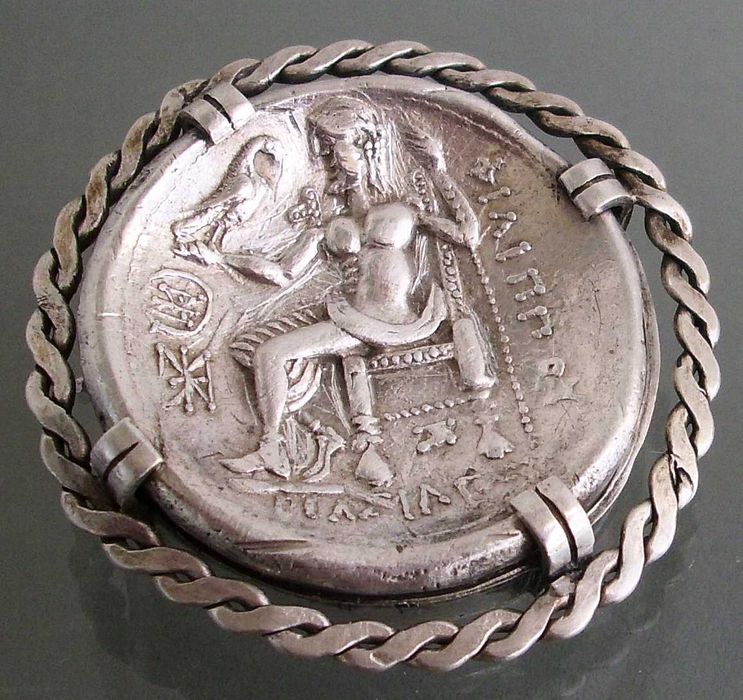 Брошка и пръстен с антични монети сребро