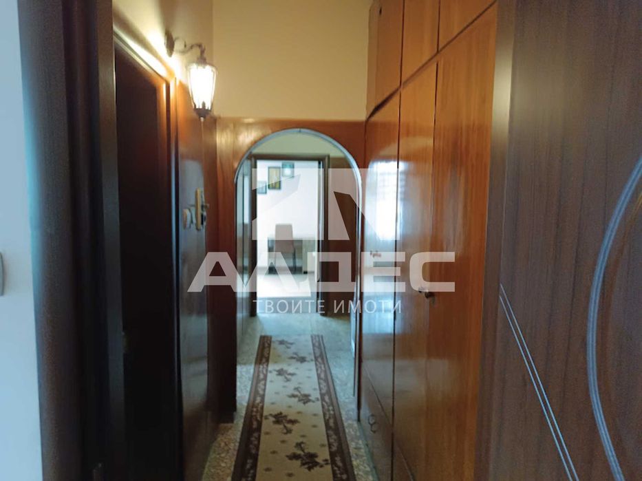 Продава се ремонтиран и обзаведен 3-ст. ап. в Хиподрума!