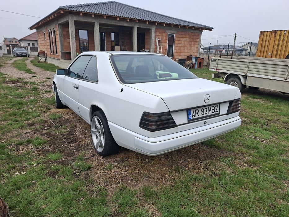 Vand autovehicul istoric Mercedes benz  w 124