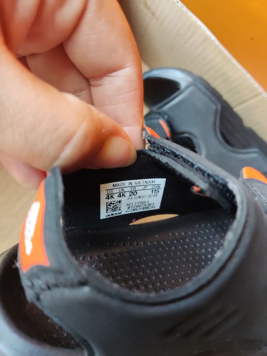 Детски маратонки и сандали Адидас в безупречно състояние номер 20