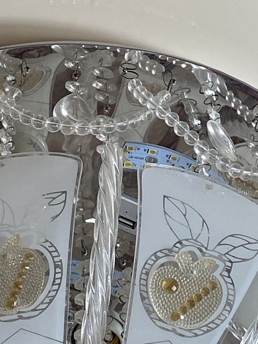 Продам люстру в отличном состоянии