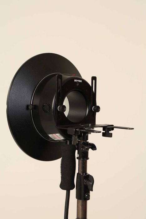 Комплект Bowens - генератор, глава и кръгова светкавица