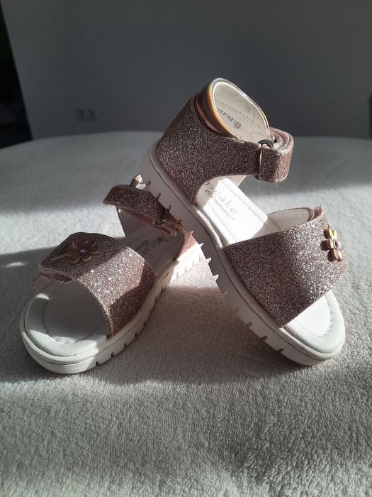 Sandale pentru fete