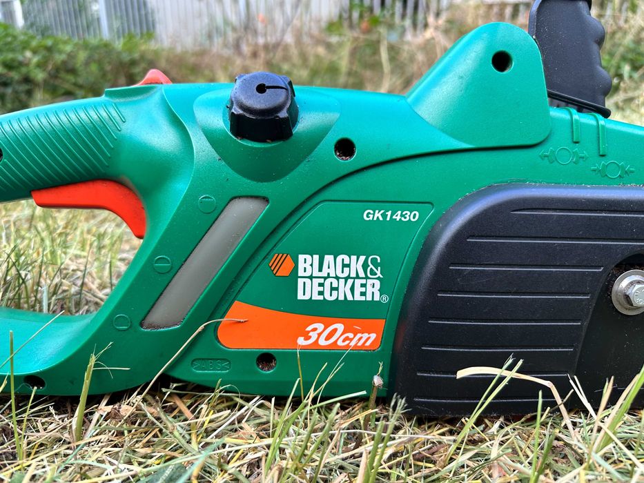 Електрически верижен трион Black&Decker