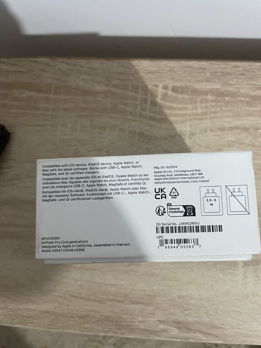 Vand airpods pro 2 cu carcasa magsafe si usb c